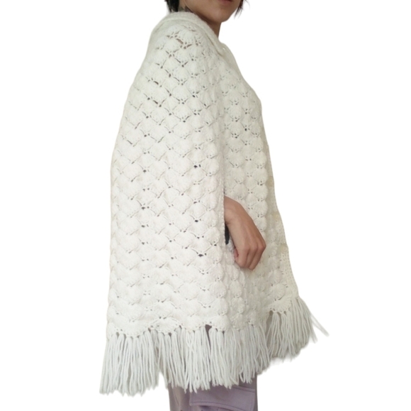 Vintage White Fringe Crochet Knit Boho Poncho One Size - Picture 3 of 4